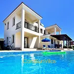 Nature - Direct To Sandy Beach, Impressive Villa, Quiet Area * Αργάκα