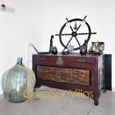 Nature - Direct To Sandy Beach, Impressive Villa, Quiet Area וילה *